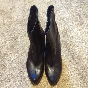 Women's platform black leather ankle boots heels size 9.5 brand Bandolino